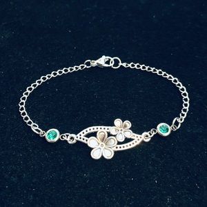 Daisy Flowers themed chain bracelet with rhinestones